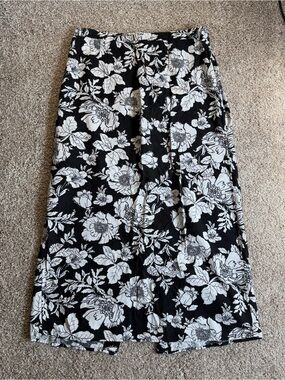 Old Navy Black and White Floral Midi Skirt